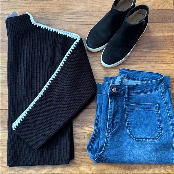 🐼 Ann Taylor black mock neck sweater w/ivory stitching details. Size XS. NWT. - Picture 2 of 8